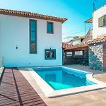 Lux Villa