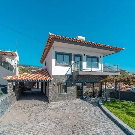 Lux * Câmara de Lobos