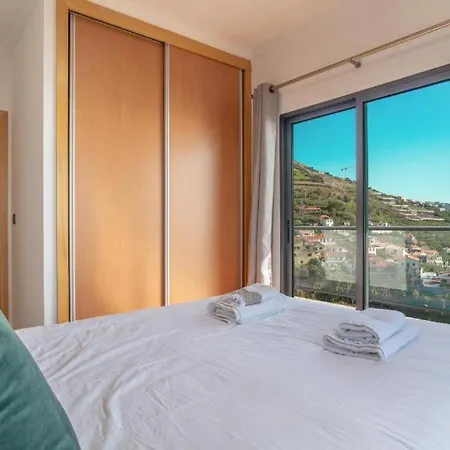 Lux * Câmara de Lobos