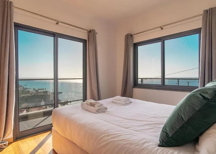 Lux * Câmara de Lobos